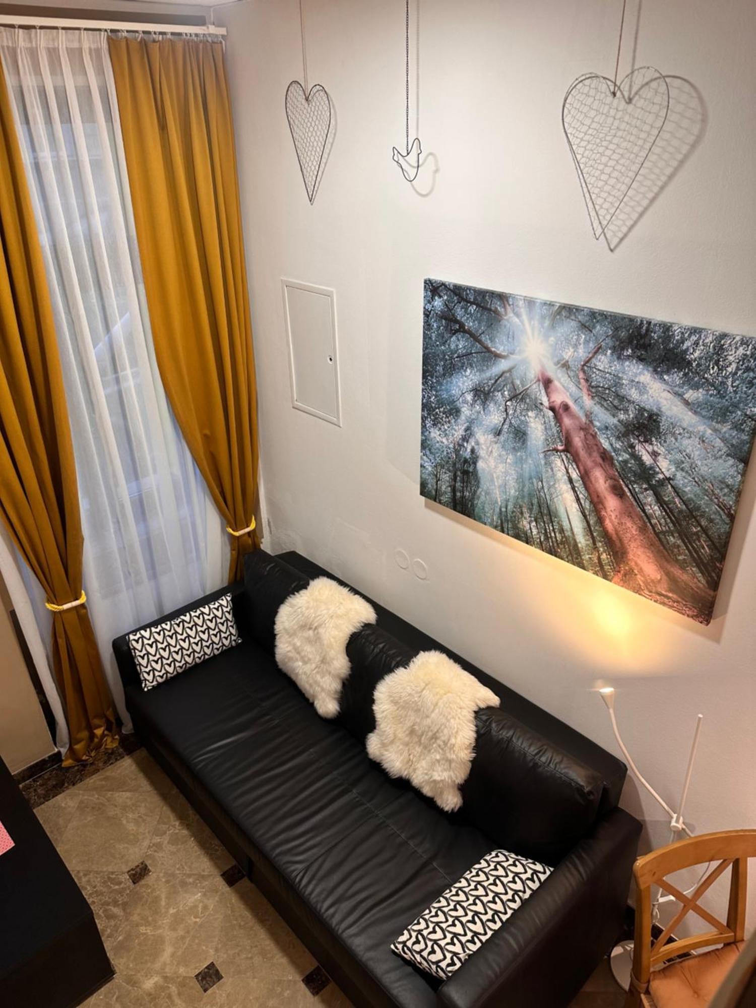 As Small As Caravans Wina Bagian luar foto